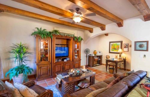 Nopolo House | Less than 5 minutes from the beach and community pool!