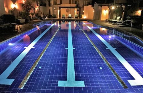 Nopolo House | Less than 5 minutes from the beach and community pool!