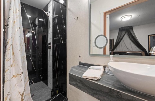 Lava Hot Springs Hotel | Library INN - Boutique Rooms - Free Breakfast - Hot Tub