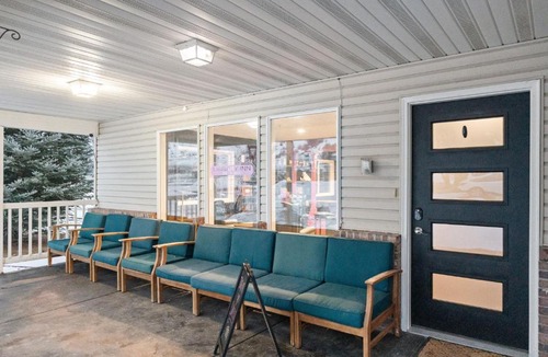 Lava Hot Springs Hotel | Library INN - Boutique Rooms - Free Breakfast - Hot Tub