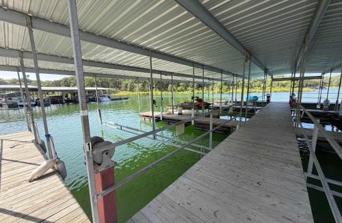 Kimberling City Apartment | Lighthouse Lodge Pool House - Lakefront studio on the pool deck