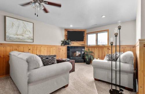 Black Wolf House | Lilly Lakeside Tri-Level Escape Near Lake Winnebago