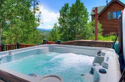 Three Peaks House | Lincoln Lodge - Hot Tub, Fireplace, Views