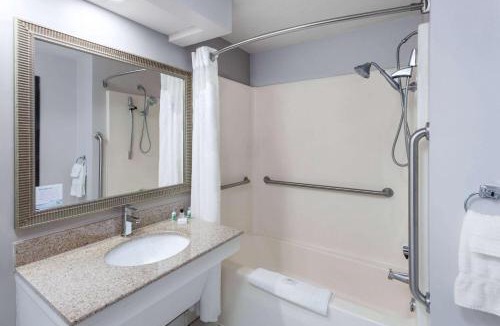 Pella Hotel | Links Bos Landen Hotel & Spa of Pella, Trademark by Wyndham