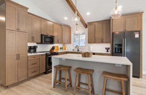 Sunrise Beach House | Lion's Den