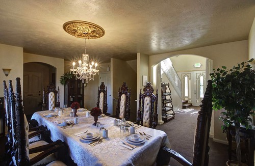 Lava Hot Springs Hotel | Lions Gate Manor B&B