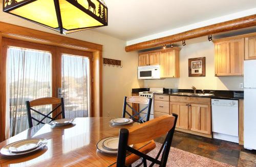 Estes Park Apartment | Little Matterhorn 17A Condo