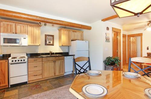 Estes Park Apartment | Little Matterhorn 17A Condo