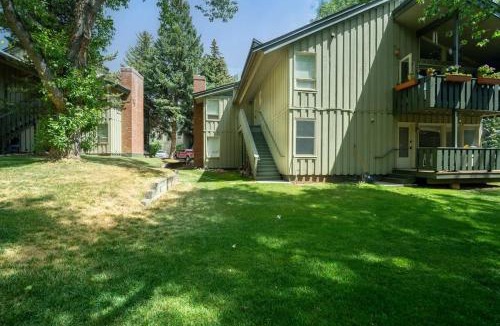 Vail Apartment | Local's Condo in Vail Steps from Ski Shuttle