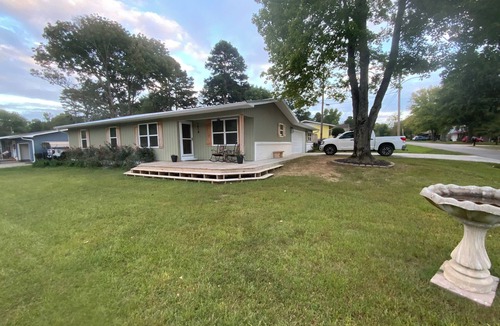 Heber Springs House | Located on Front St. within walking distance to beautiful Sandy Beach.