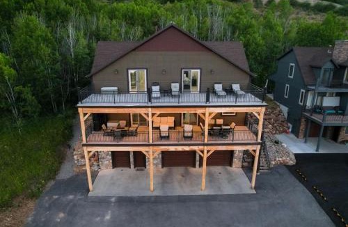 Garden City House | Lochwood Monster - Sleeps 31, Hot Tub, Arcade, Pool, Lake Views