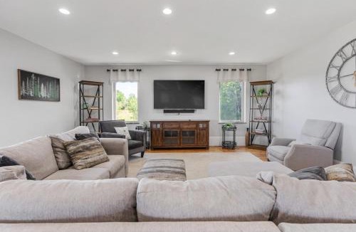 Garden City House | Lochwood Monster - Sleeps 31, Hot Tub, Arcade, Pool, Lake Views