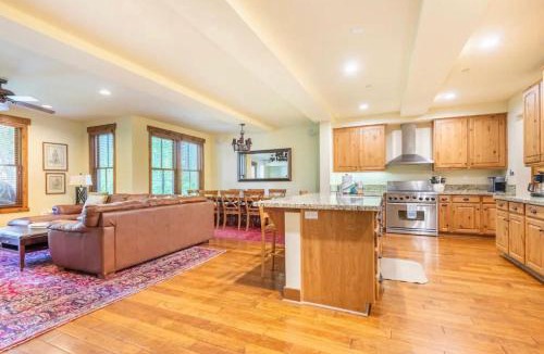 Mammoth Lakes Apartment | Lodges 1129
