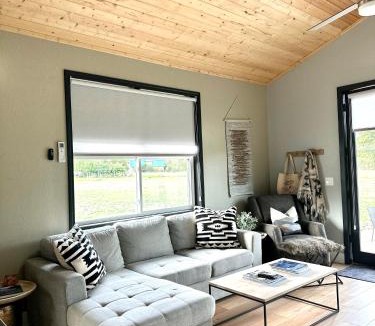 Stevensville Apartment | Log Cabin Lane Guesthouse