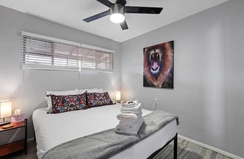 Camelback East Apartment | Loma Linda Suites