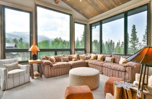 Warrior's Mark West House | Lonestar Lodge: Sweeping Mountain Views, Hot Tub Patio