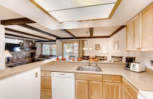 Historic District Apartment | Longbranch 215 by Ski Country Resorts
