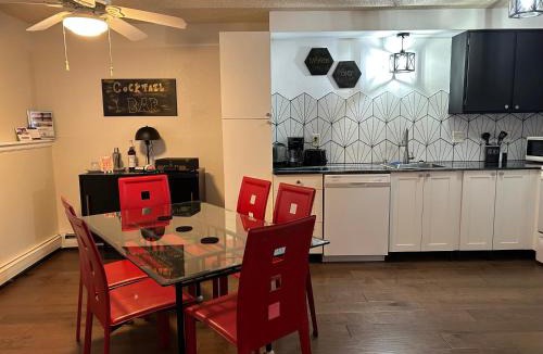 Kiteley Apartment | Longmont board games, beds, and boats - 2BR