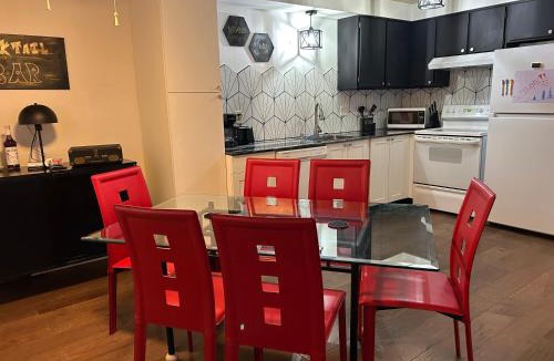 Kiteley Apartment | Longmont board games, beds, and boats - 2BR