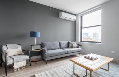 The Loop Apartment | Loop 1BR w Deck Gym WD nr W Loop the L CHI-220
