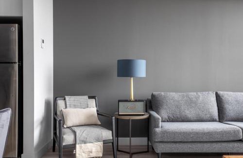 The Loop Apartment | Loop 1BR w Deck Gym WD nr W Loop the L CHI-220