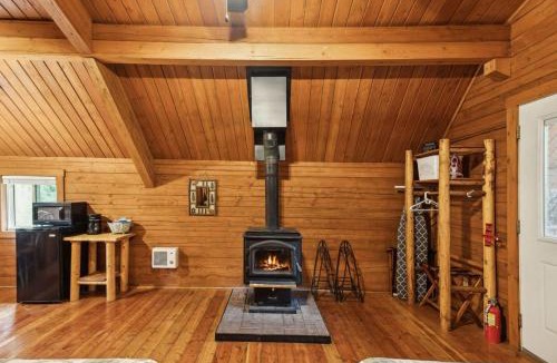 Grantsdale House | Lost Horse Lodge Double Queen Cabin 21