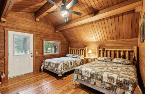 Grantsdale House | Lost Horse Lodge Double Queen Cabin 16 - PetsOK