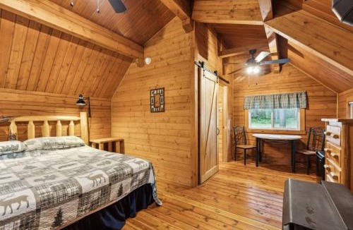 Grantsdale House | Lost Horse Lodge King Cabin 11 PetsOK