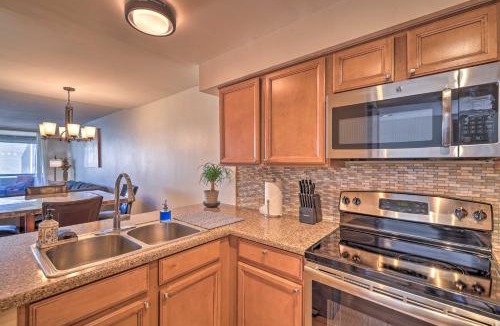 South Scottsdale House | Lounge Poolside: Resort Condo 1 Mi to Old Town!