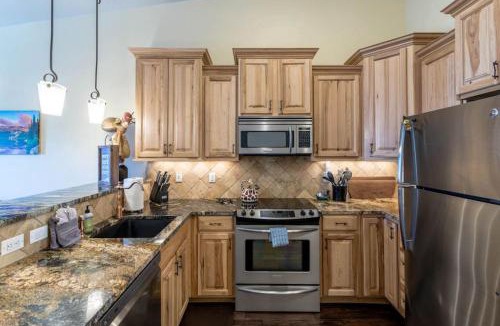 Grand Lake Apartment | Love Grand Lake Townhouse Pet Friendly With garage