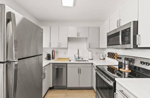 Camelback East Apartment | Lovely 1-bedroom condo in Biltmore - Parking