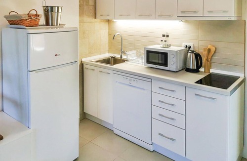 Utjeha Apartment | Lovely apartment in Utjeha with sauna