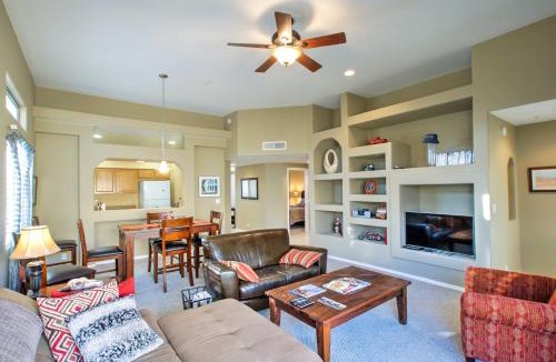 Fountain Hills House | Lovely Condo w/Balcony < 3 Miles to Parks + Golf!