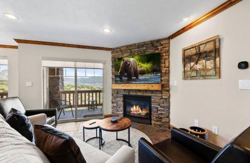 Park City Apartment | Lovely mountain condo w/hot tub & private balcony