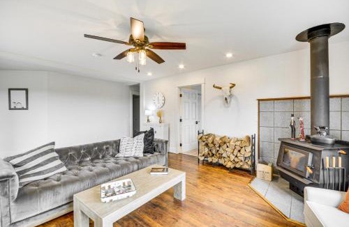 Roberts House | Lovely Roberts Home w/Patio & Mountain Views!