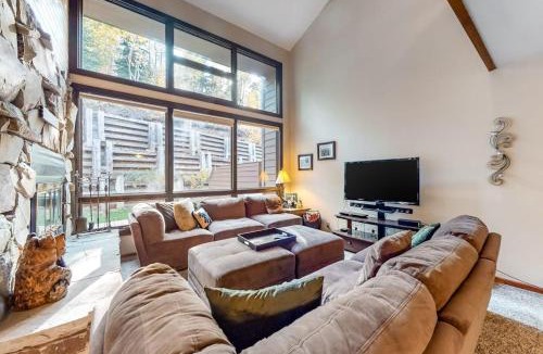 Deer Valley House | Lower Deer Valley Townhome Close to the Slopes with Patio Valley View & Free WiFi