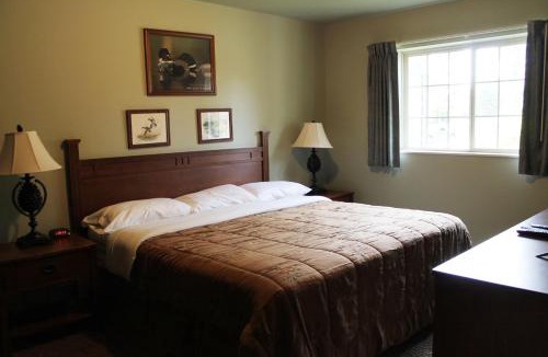 Eagle River House | Lower Lynx Lake two bedroom condo at Wild Eagle Lodge