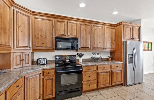 St. George Condo | LP 1806, 3 BD with an Indoor Fireplace, Old School Arcade Machine, and Resort Access