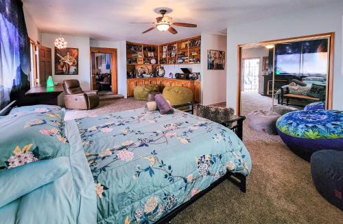 Yucca Valley House | Lunar Eclipse on 4 acres w hot tub