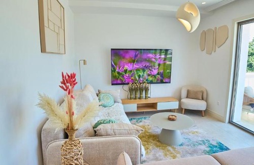 Radovici Apartment | Lustica Centrale