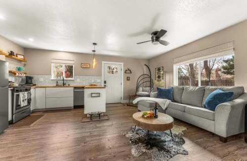 East Colorado Springs House | LUX Guest Suite Near Amazing Hiking Trails