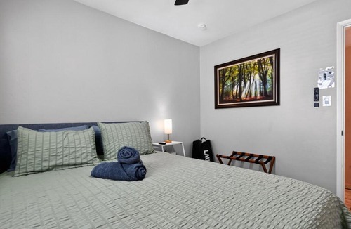 Tempe House | Lux Mins 2 Sky Harbor HonorHealth Dignity HLT