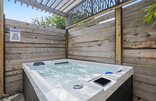 Aksarben - Elmwood Park Apartment | Lux Studio Oasis Hot Tub Cozy Heated Floors