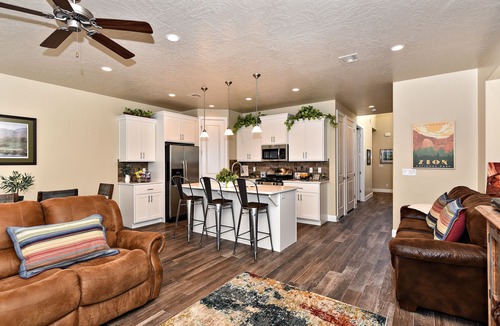 St. George Villa | Luxe 3BR on the 9th Hole - Steps to Pool & Hot Tub