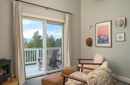 Black Hawk House | Luxe 4BR Mtn Retreat-Stunning Views-Ski Hike