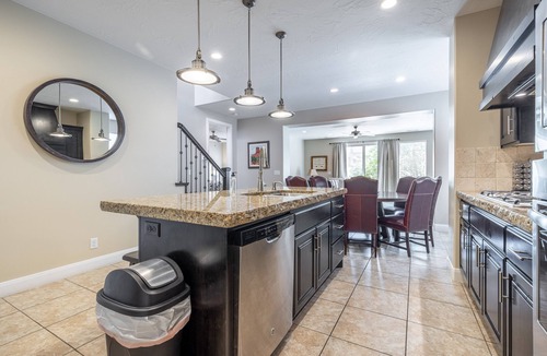 St. George Villa | Luxe 5BR Sleeps 14 - Private Hot Tub & Fire Pit