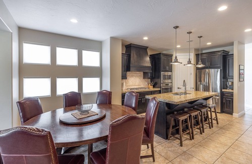 St. George Villa | Luxe 5BR Sleeps 14 - Private Hot Tub & Fire Pit
