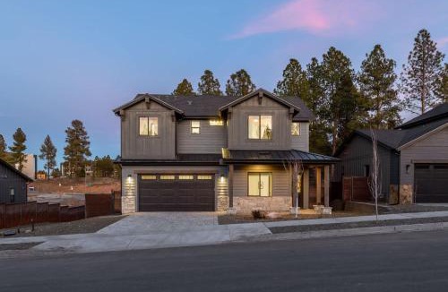 Flagstaff House | Luxe Mountain Escape Hot Tub & Pool Table