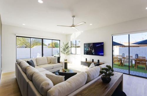 South Scottsdale House | LUXE - Nouveau - Sparkling Pool - Walk to Old Town