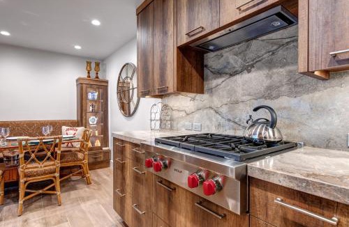 Warm Springs House | Luxe Prospector Condo Steps to Lift with Hot Tub